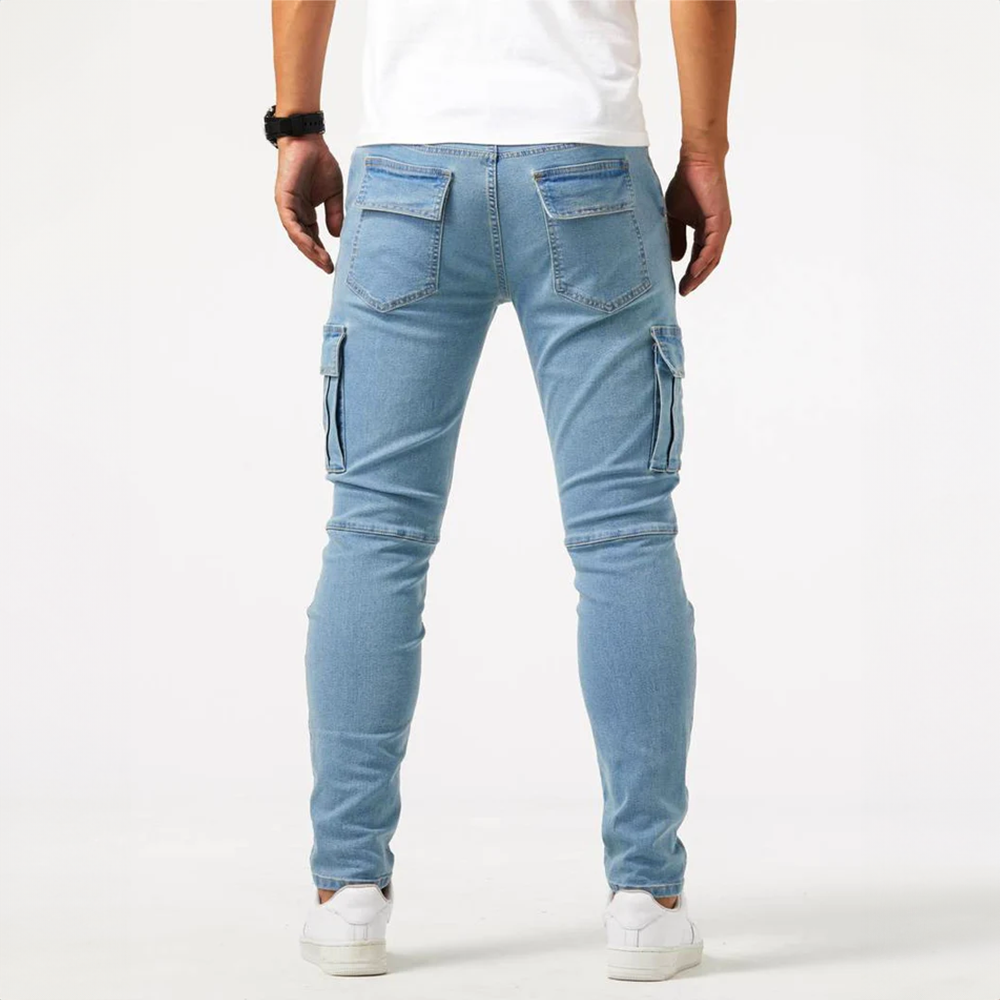 Pantalón cargo corte slim con múltiples bolsillos para hombre