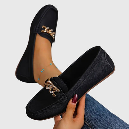 Mocasines con detalle de cadena para mujer
