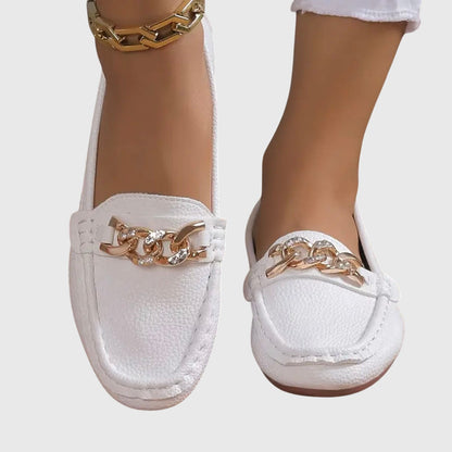Mocasines con detalle de cadena para mujer