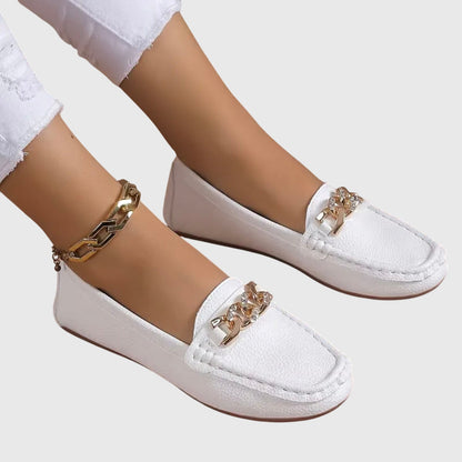 Mocasines con detalle de cadena para mujer