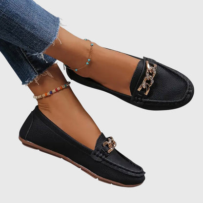 Mocasines con detalle de cadena para mujer