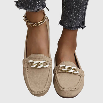 Mocasines con detalle de cadena para mujer