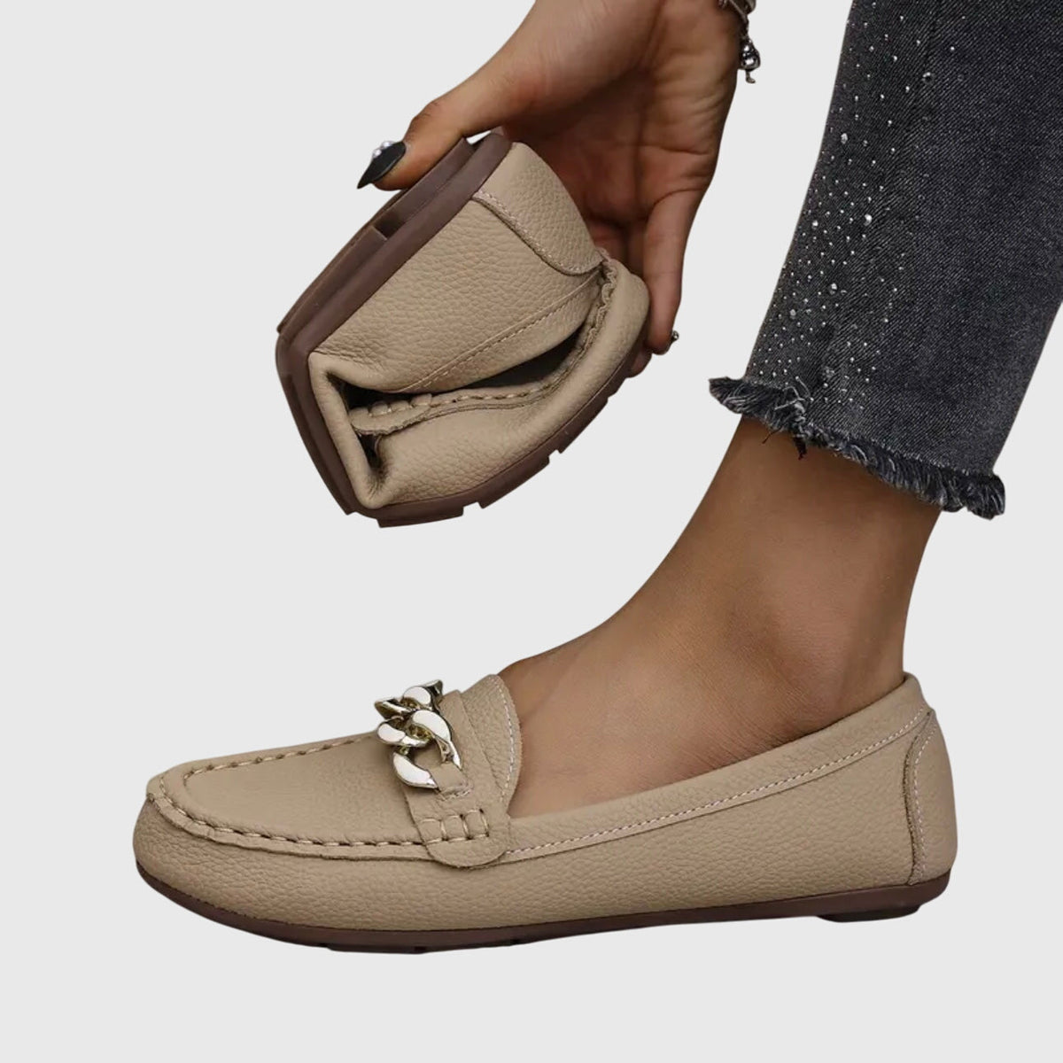 Mocasines con detalle de cadena para mujer