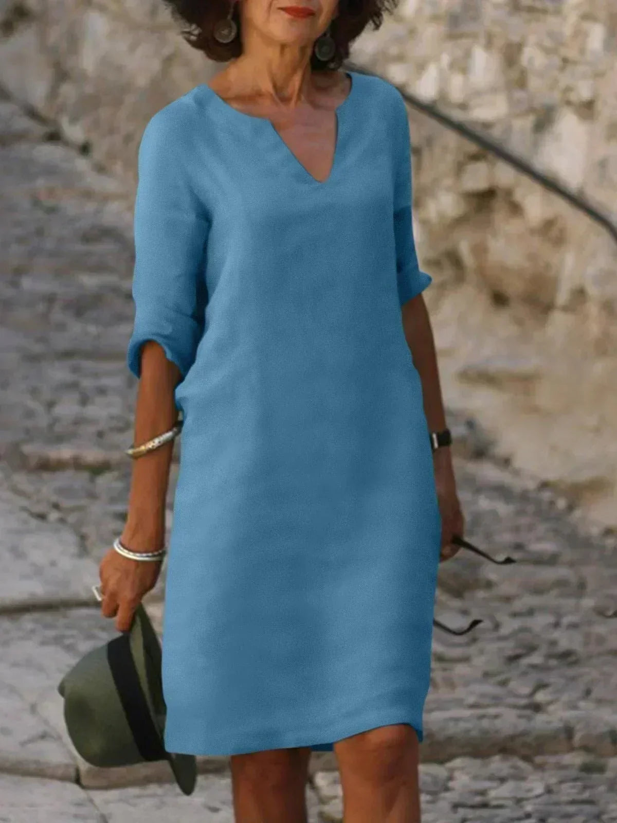 Vestido midi para mujer con detalle sofisticado en el escote