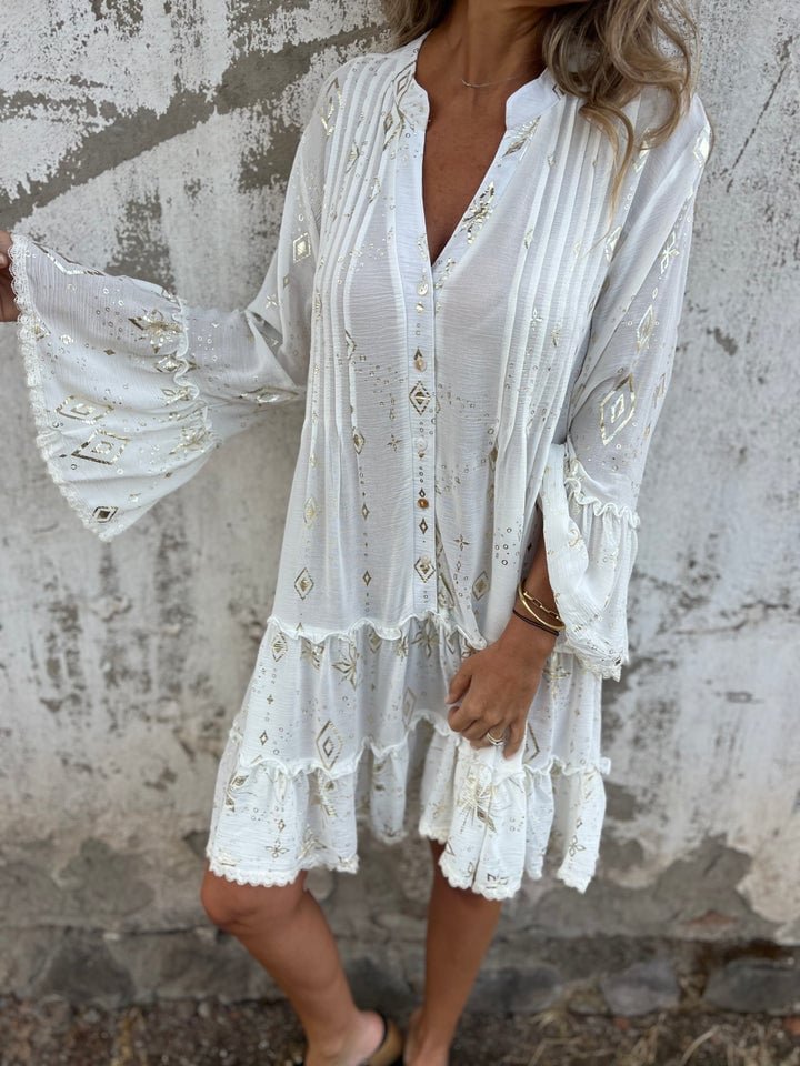 Vestido Bohemio Escalonado con Mangas Anchas y Detalles Dorados para Mujer