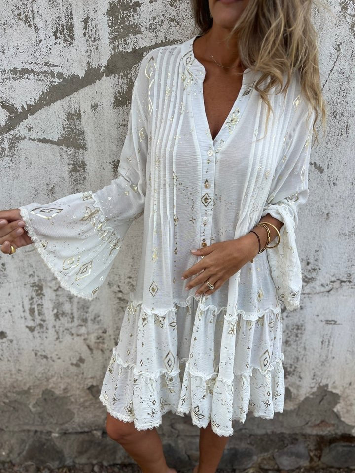 Vestido Bohemio Escalonado con Mangas Anchas y Detalles Dorados para Mujer