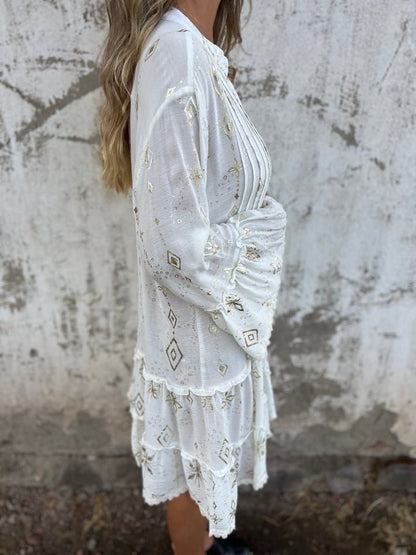 Vestido Bohemio Escalonado con Mangas Anchas y Detalles Dorados para Mujer