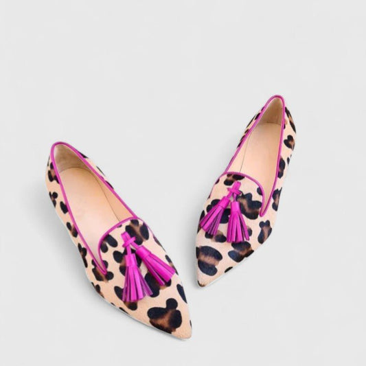 Mocasines en punta con estampado de leopardo y borlas magenta para mujer