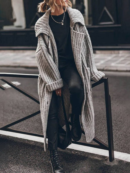 Cárdigan largo de punto grueso con cuello solapa y corte oversized para mujer