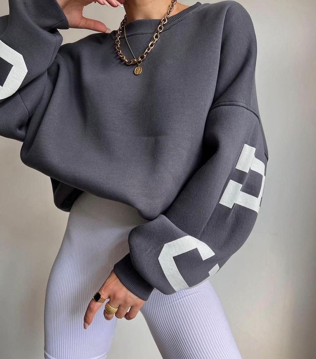 Polerón oversize de polar con diseño universitario para mujer