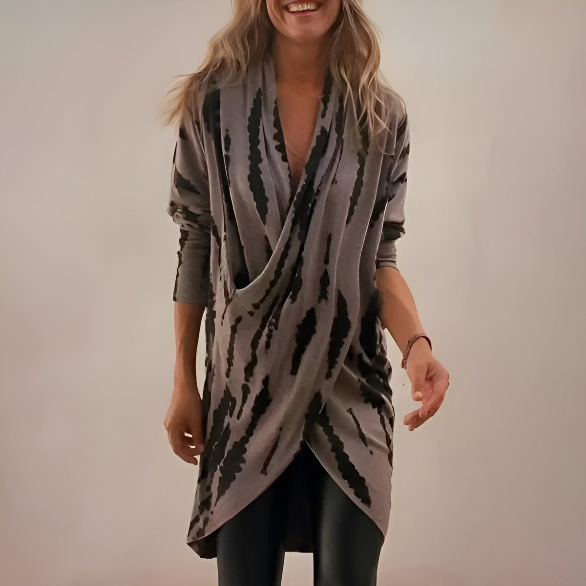 Túnica holgada con cuello en V y estampado abstracto para mujer