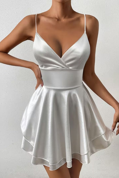 Vestido corto de cóctel skater de satén con escote en V y espalda descubierta para mujer