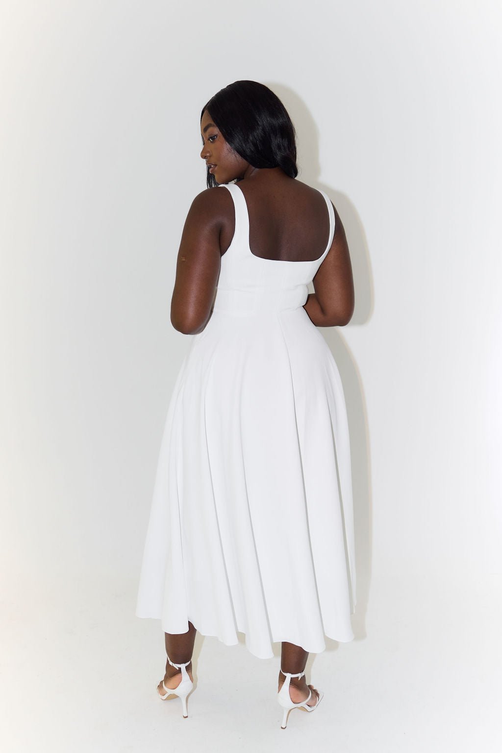 Vestido midi sin mangas con escote cuadrado y corte en A para mujer en blanco