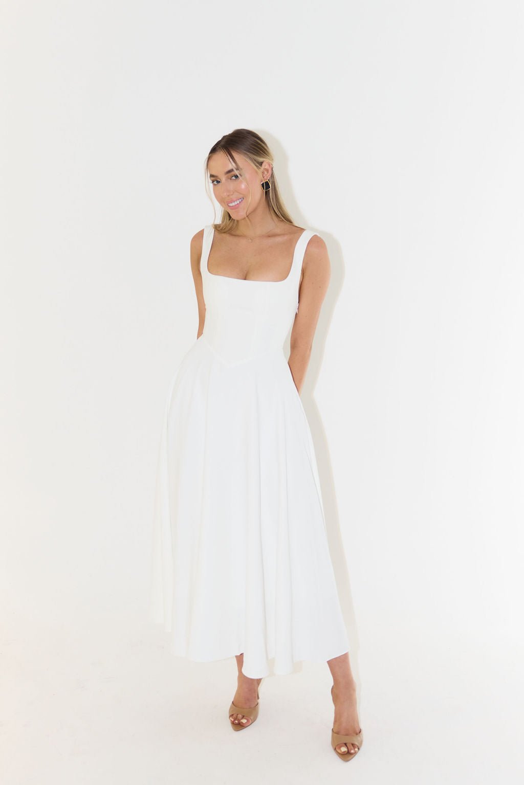 Vestido midi sin mangas con escote cuadrado y corte en A para mujer en blanco
