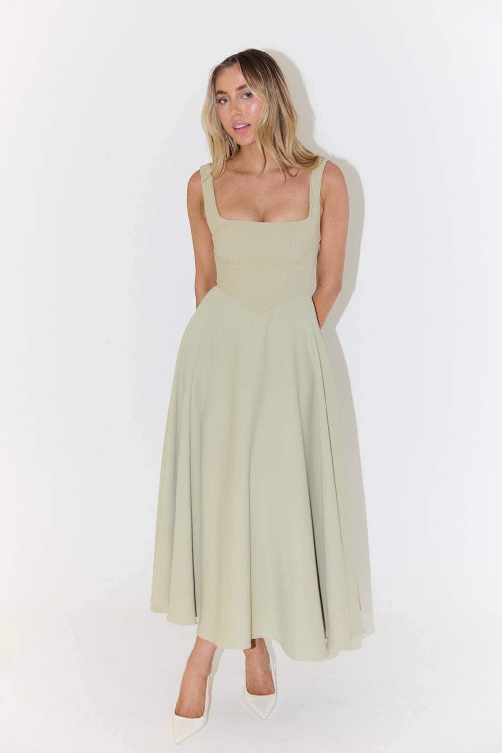 Vestido midi sin mangas con escote cuadrado y corte en A para mujer en blanco