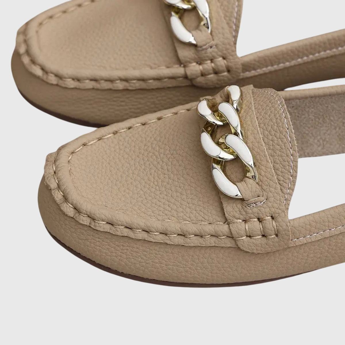 Mocasines con detalle de cadena para mujer