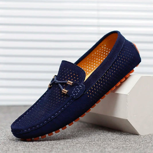 Mocasines Slip-On Perforados de Gamuza para Hombre