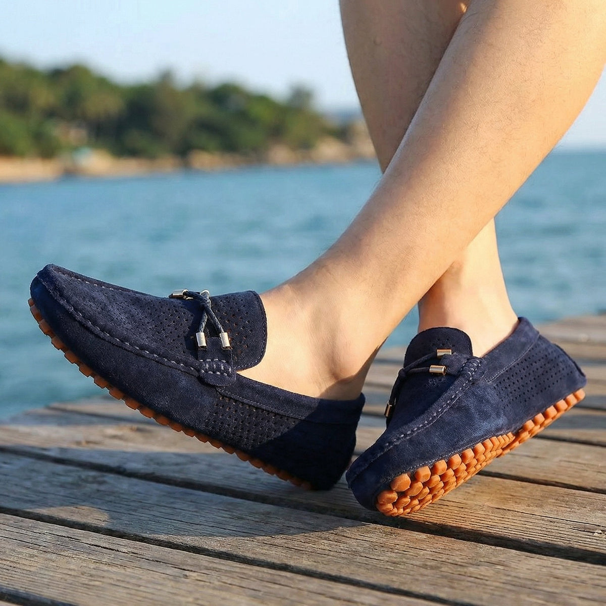 Mocasines Slip-On Perforados de Gamuza para Hombre