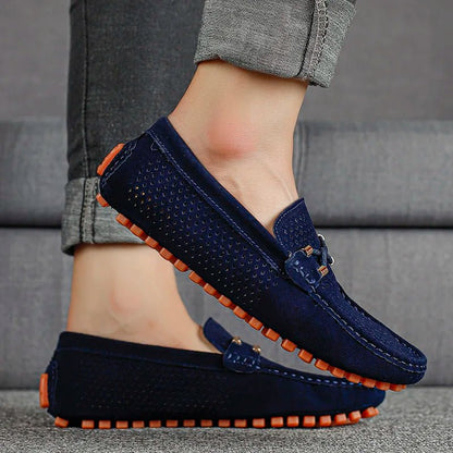 Mocasines Slip-On Perforados de Gamuza para Hombre