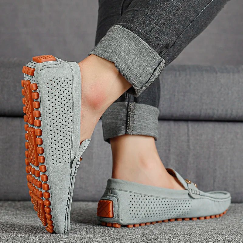 Mocasines Slip-On Perforados de Gamuza para Hombre
