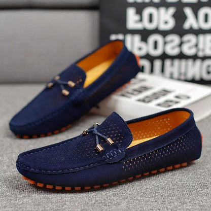 Mocasines Slip-On Perforados de Gamuza para Hombre