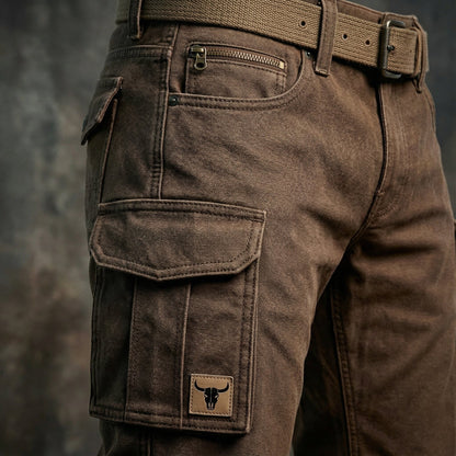 Pantalón cargo cónico slim fit con parche de toro para hombre