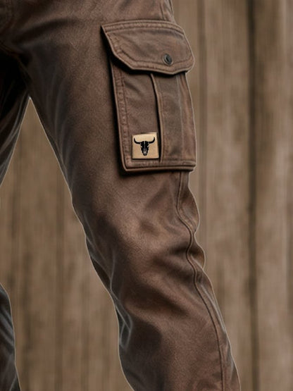 Pantalón cargo cónico slim fit con parche de toro para hombre
