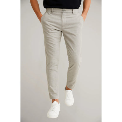 Pantalón formal entallado de corte slim para hombre