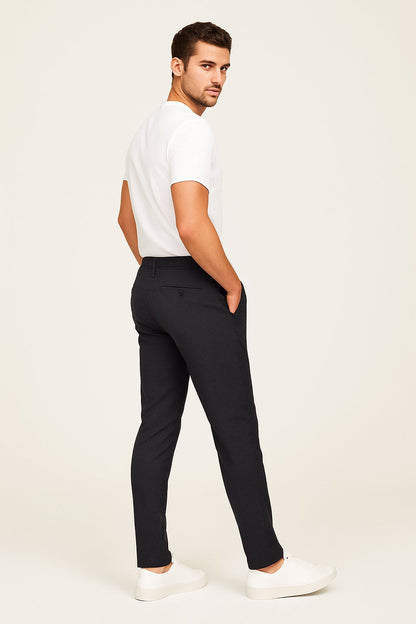 Pantalón formal entallado de corte slim para hombre