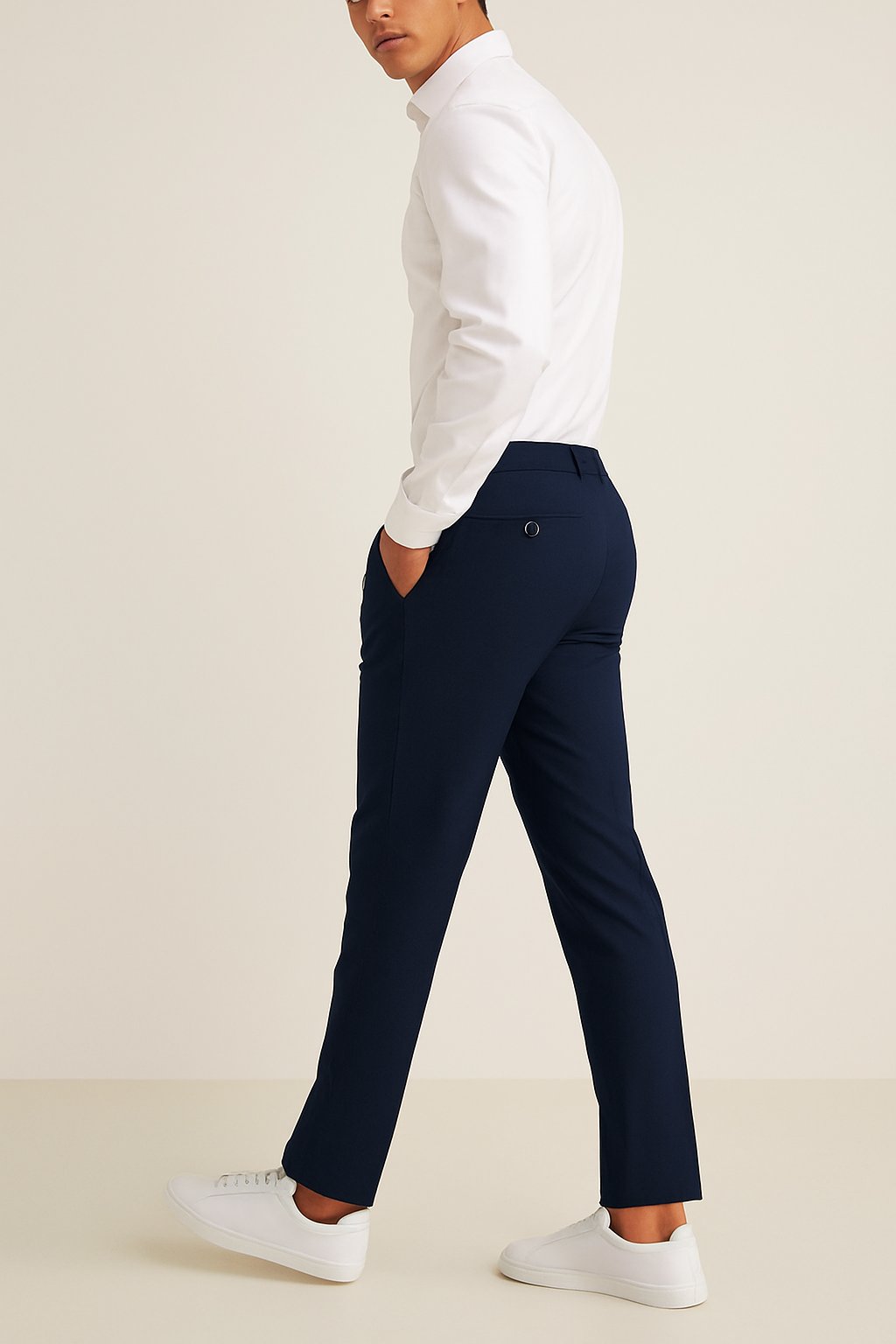 Pantalón formal entallado de corte slim para hombre