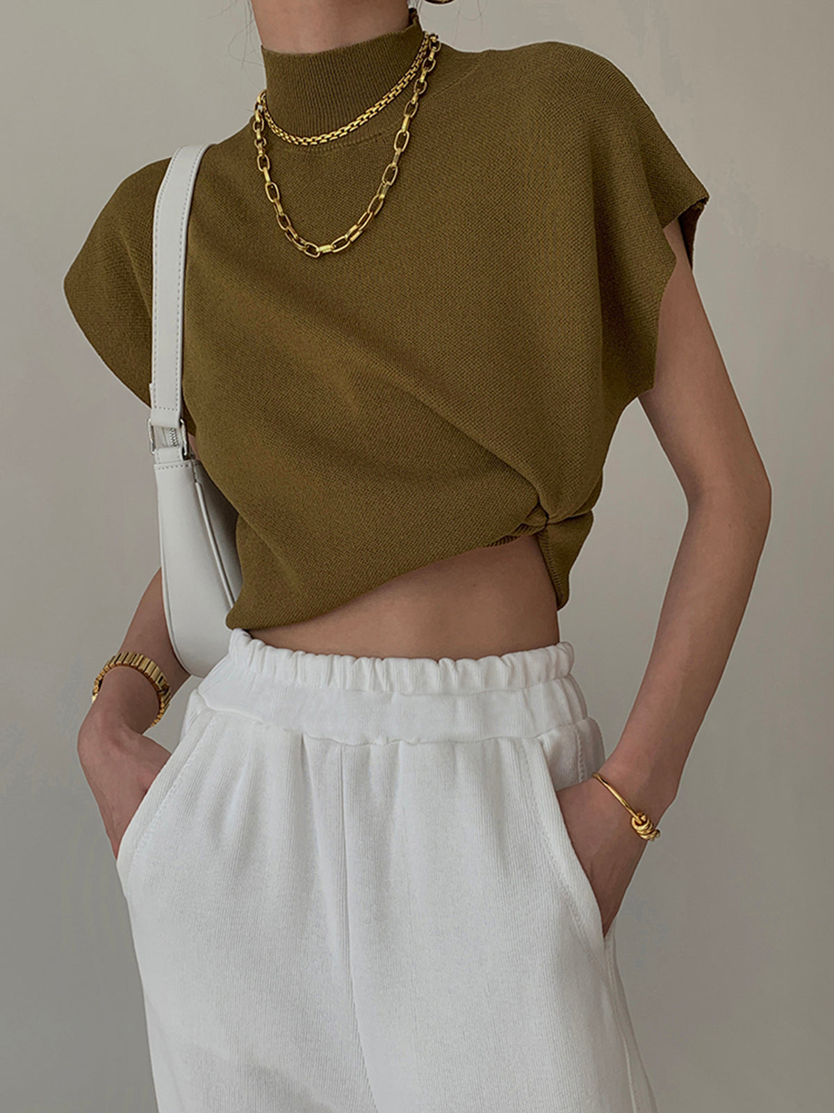 Top casual de manga corta con cuello semi alto para mujer