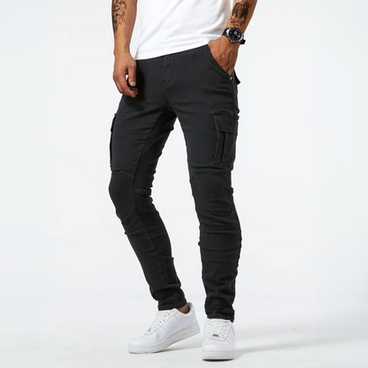 Pantalón cargo corte slim con múltiples bolsillos para hombre