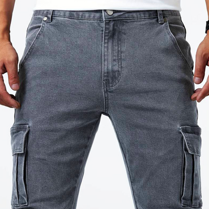 Pantalón cargo corte slim con múltiples bolsillos para hombre