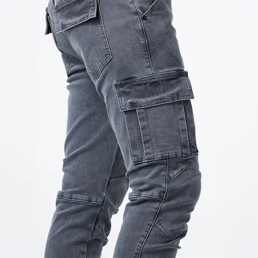Pantalón cargo corte slim con múltiples bolsillos para hombre