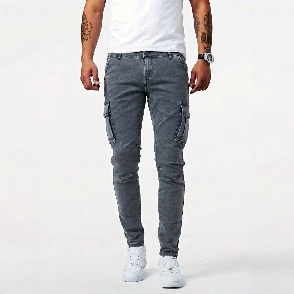 Pantalón cargo corte slim con múltiples bolsillos para hombre