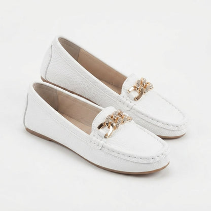 Mocasines con detalle de cadena para mujer