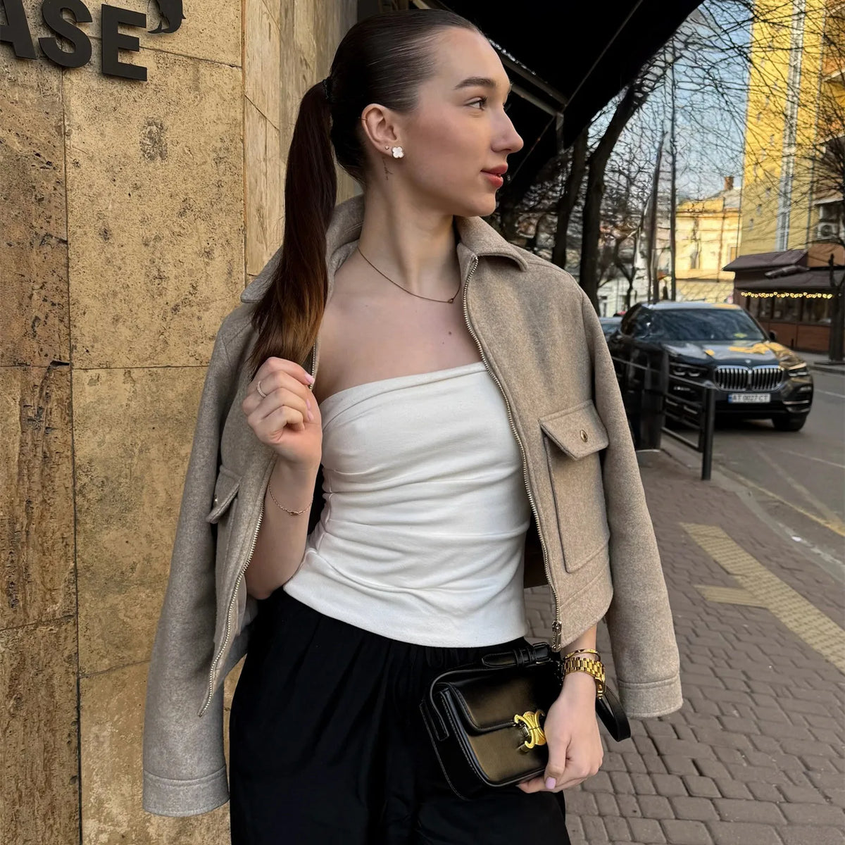 Chaqueta bomber corta con cierre para mujer